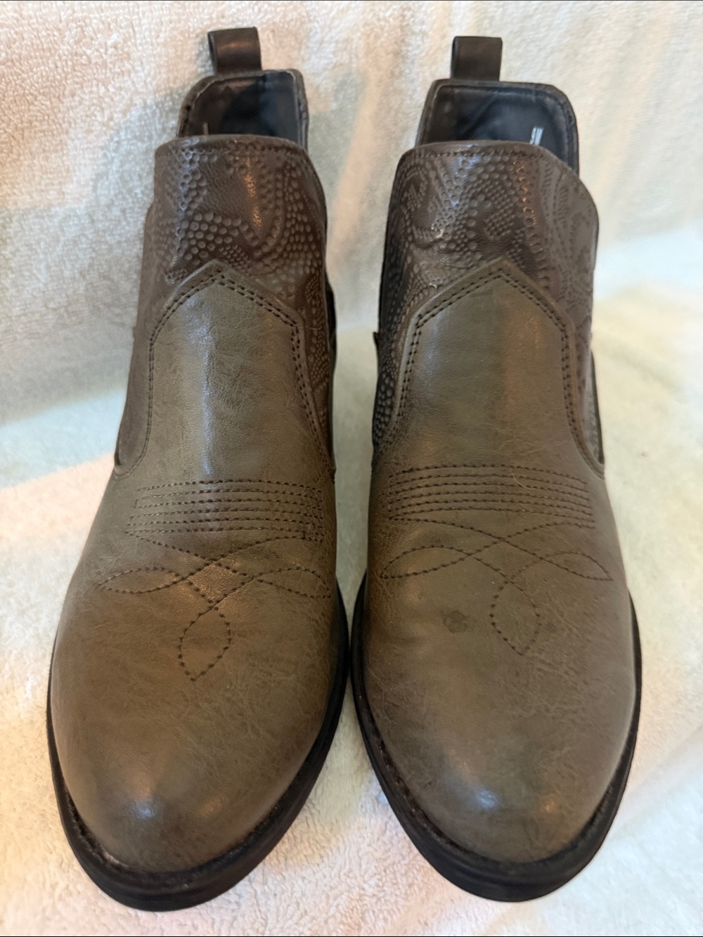 Women’s easy street Deep Olive Green Western Slip-On Chelsea Boots